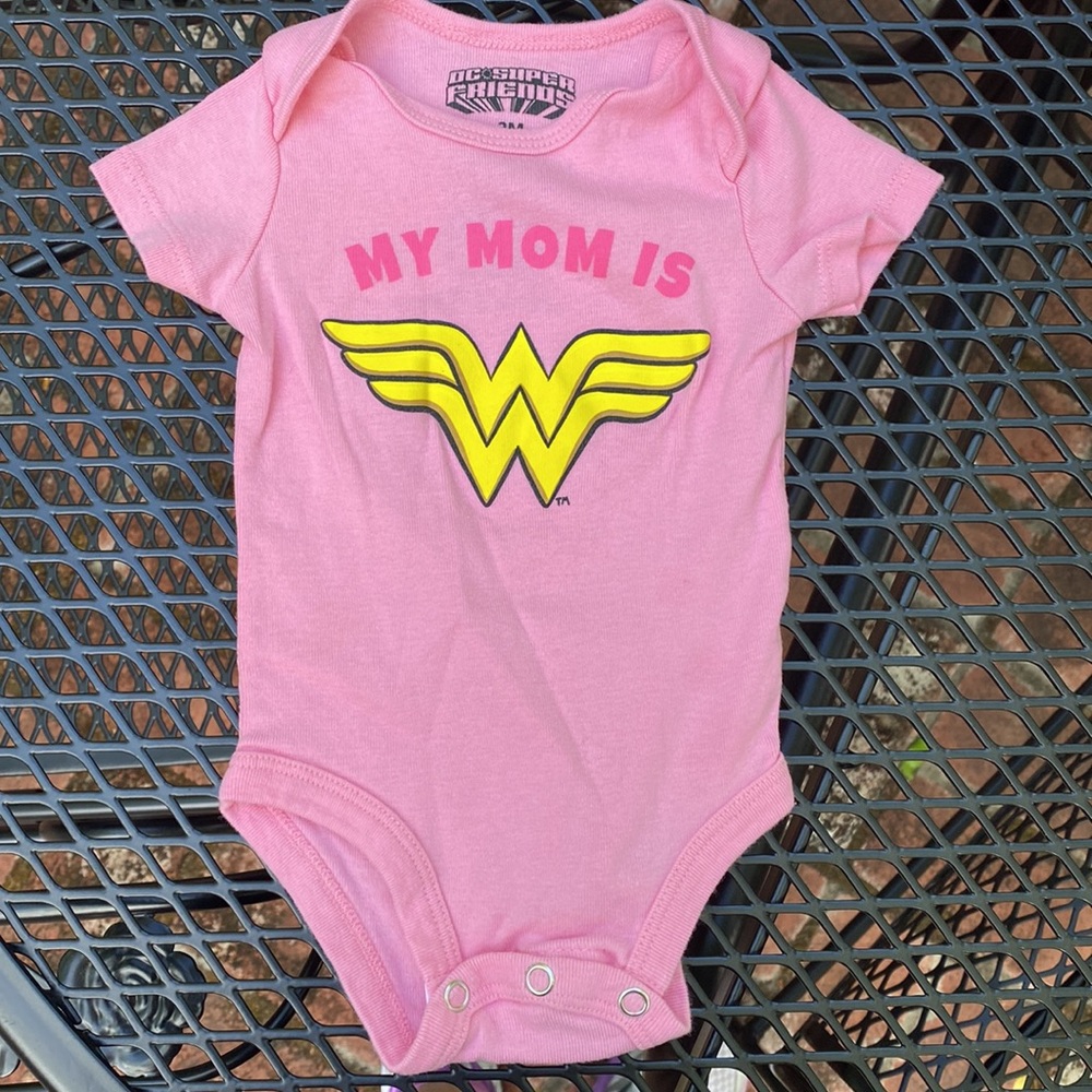 DC SUPER Friends Onesie 3 M months My Mom is Wonder Woman Pink